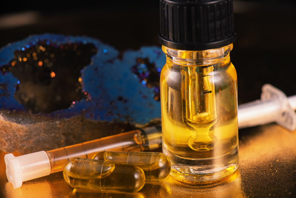 Image of several CBD products like CBD oil, capsule, and injections | CloudBanking